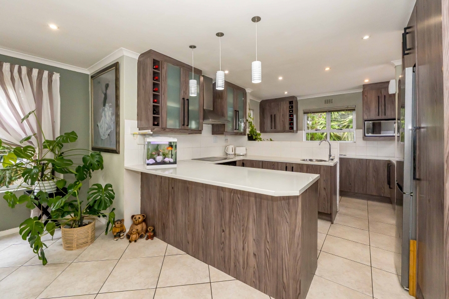 3 Bedroom Property for Sale in Sunningdale Western Cape